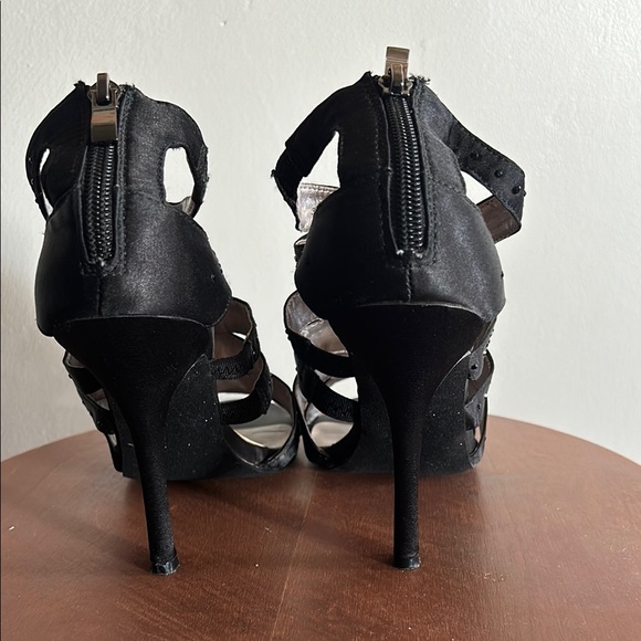 Sophisticated Black Stiletto Heels with Strappy Design - Picture 13 of 16